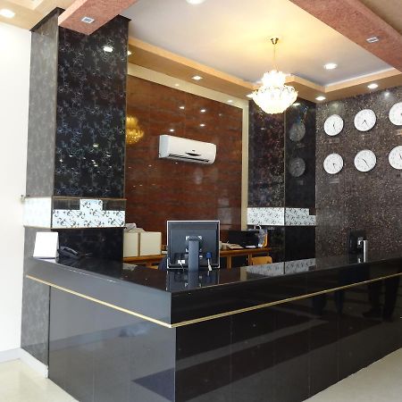 Hotel Sky Towers Karachi Esterno foto