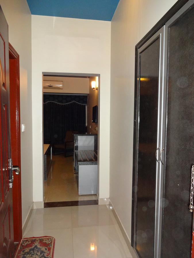 Hotel Sky Towers Karachi Esterno foto