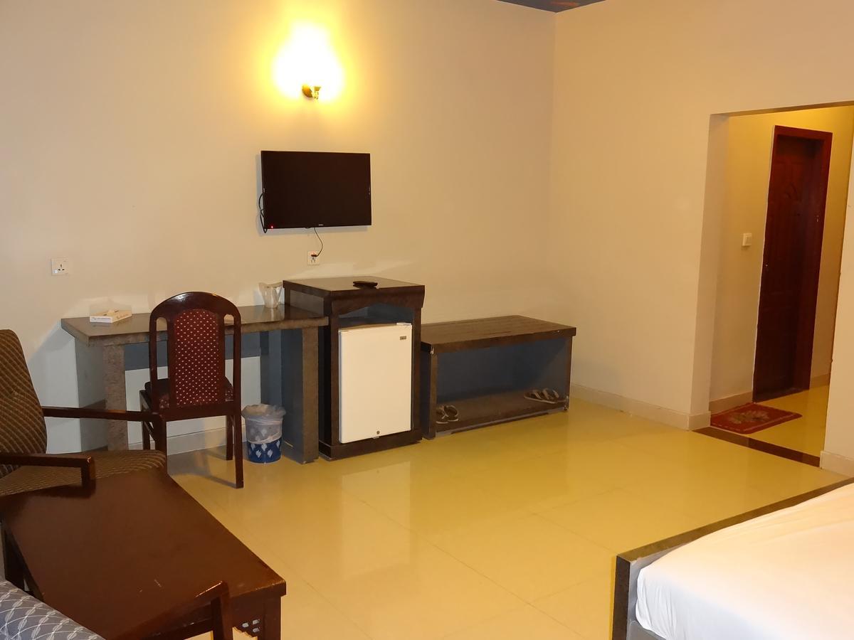 Hotel Sky Towers Karachi Esterno foto