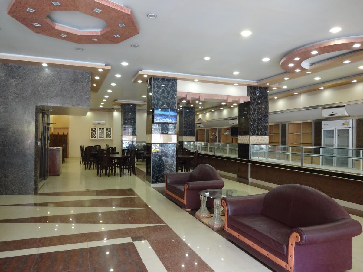 Hotel Sky Towers Karachi Esterno foto
