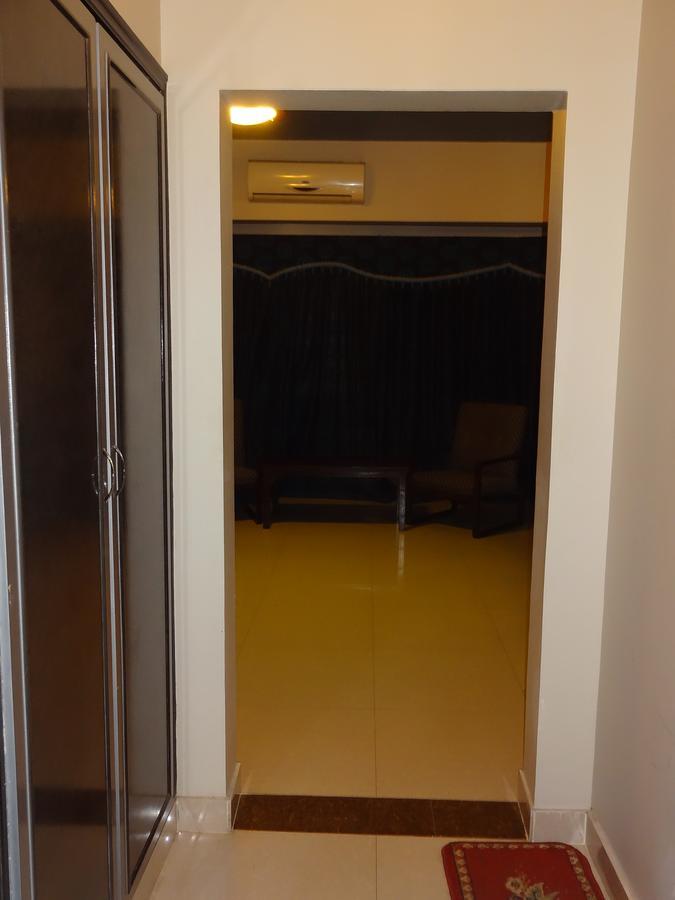 Hotel Sky Towers Karachi Esterno foto