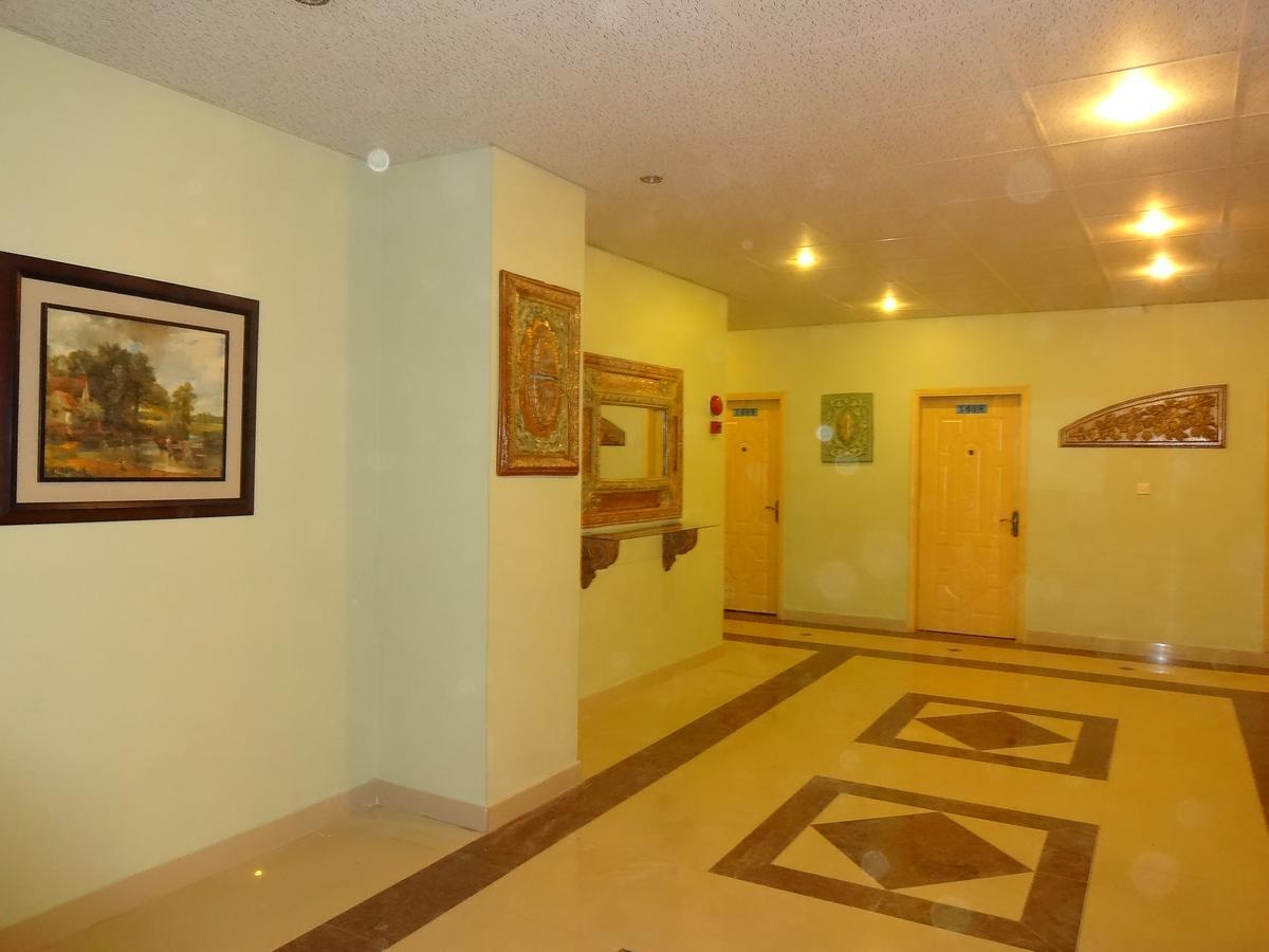 Hotel Sky Towers Karachi Esterno foto
