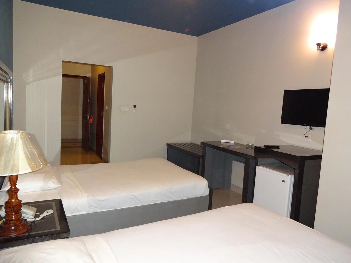 Hotel Sky Towers Karachi Esterno foto