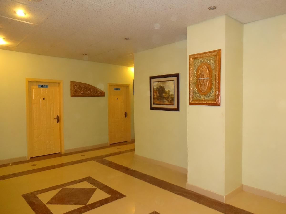 Hotel Sky Towers Karachi Esterno foto
